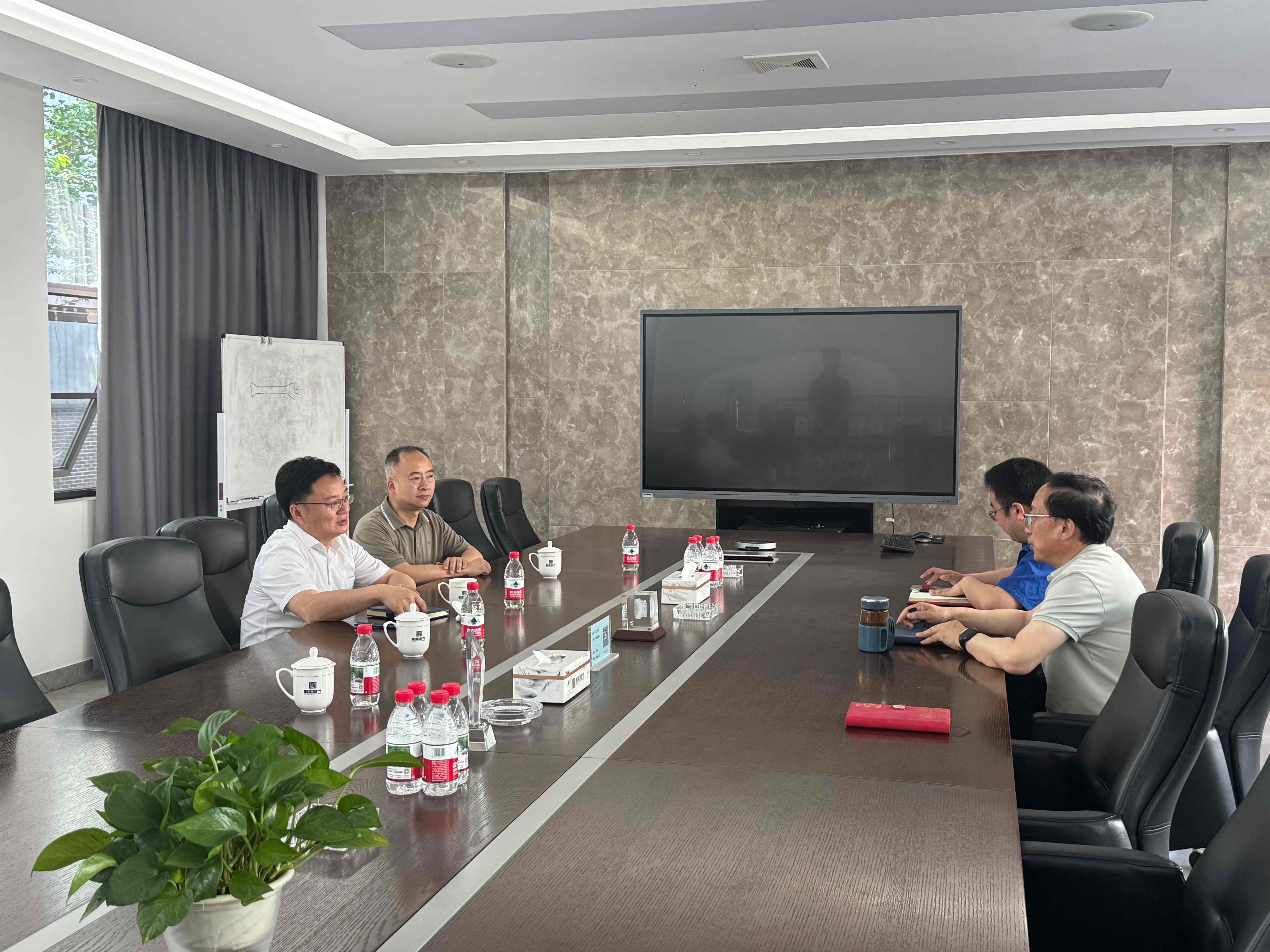 情系科技工作者 暖心慰问鼓干劲 —— 我区开展全国科技工作者日走访慰问活动